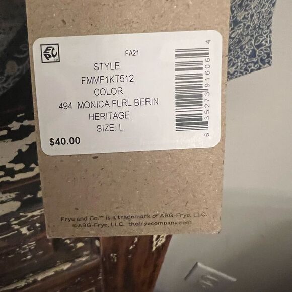 NWT Women’s Frye Floral Blouse. Size L. - Picture 6 of 8